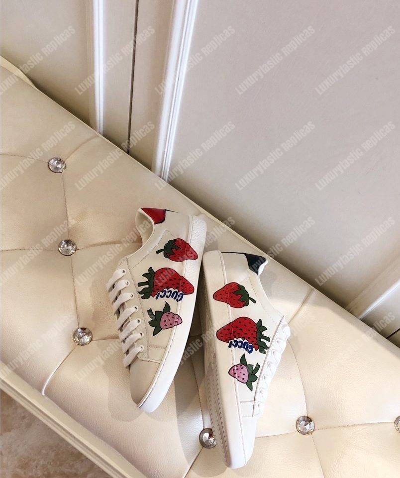 G*u*i rhyton sneaker with G*u*i strawberry