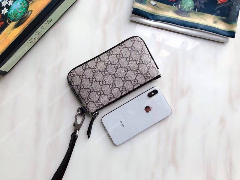 G*u*i kingsnake print gg sup*e cellphone pouch