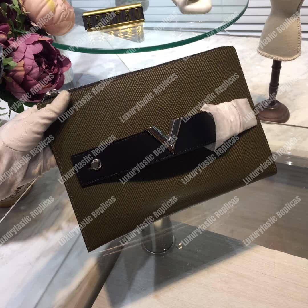 LV Pochette Essential V
