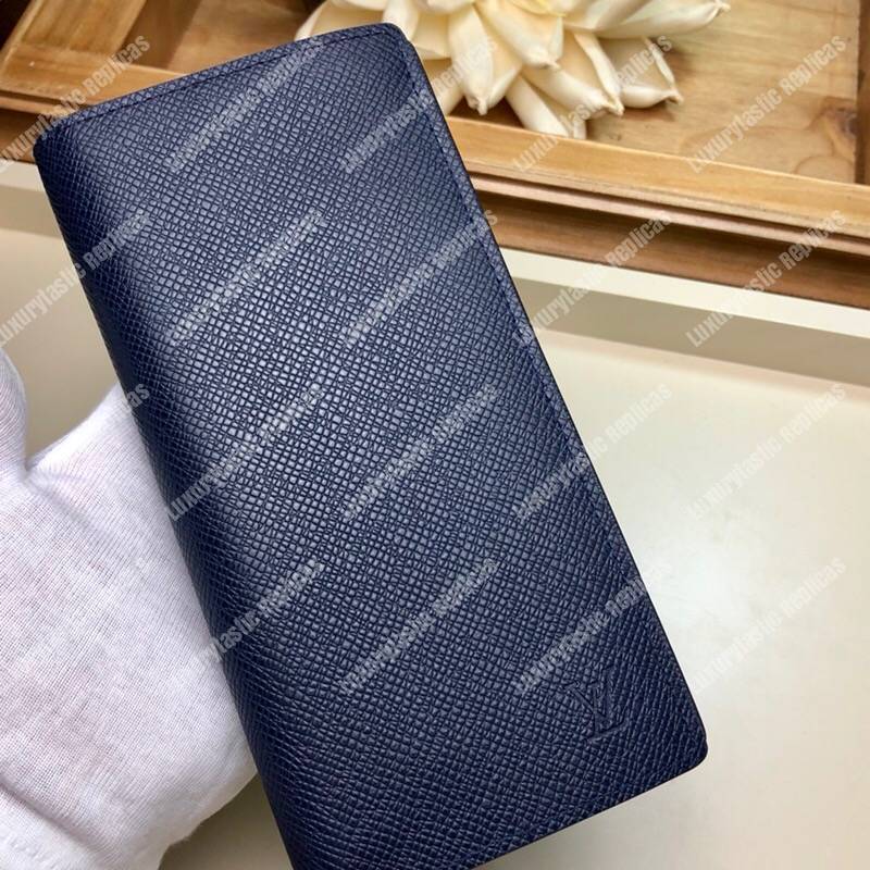 LV Brazza Wallet Taïga Leather Bleu Marine