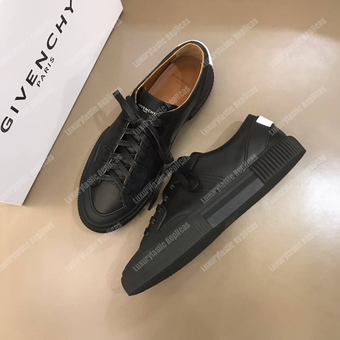 Givenchy Low Sneakers In Leather Black