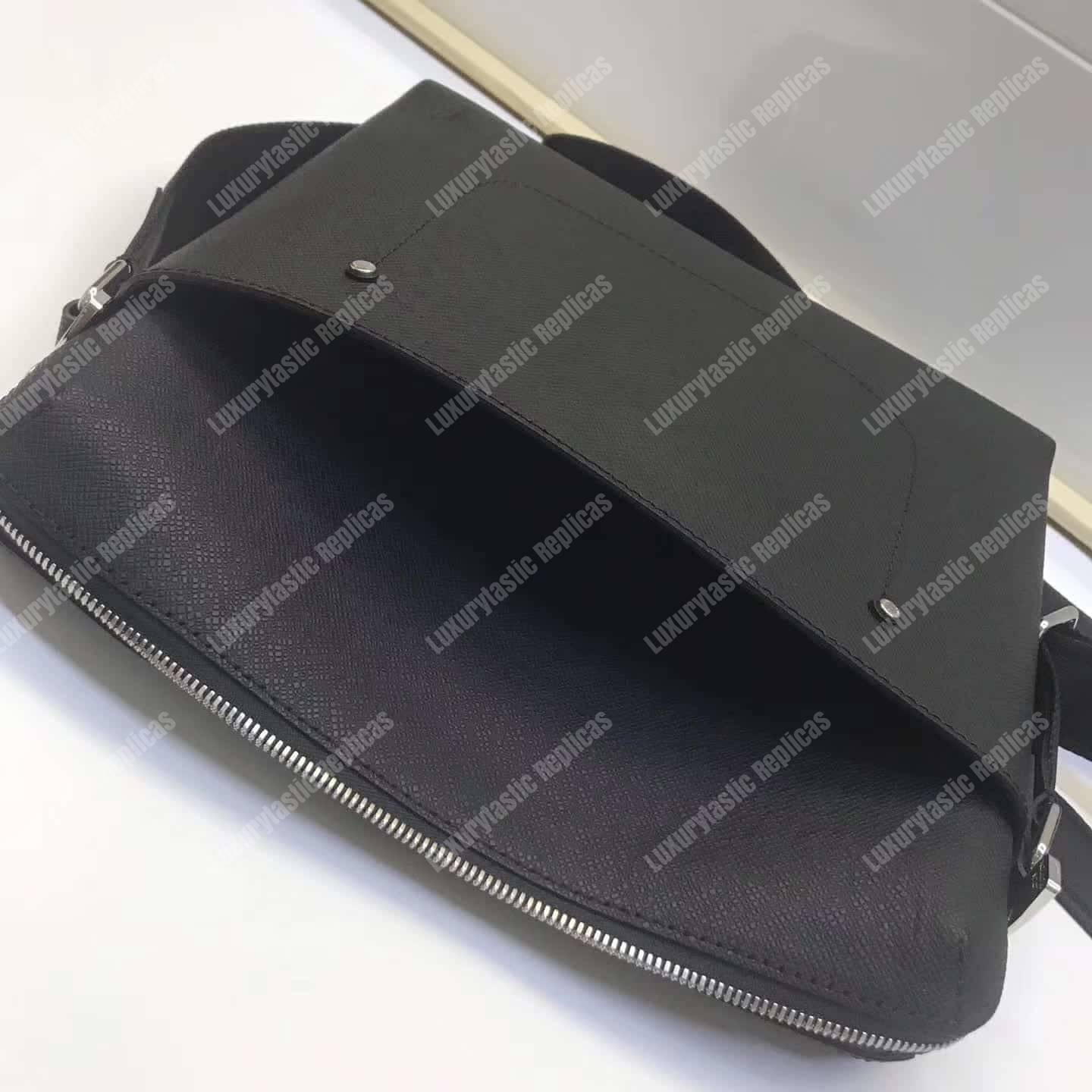 LV Taiga Grigori Messenger Bag PM Noir