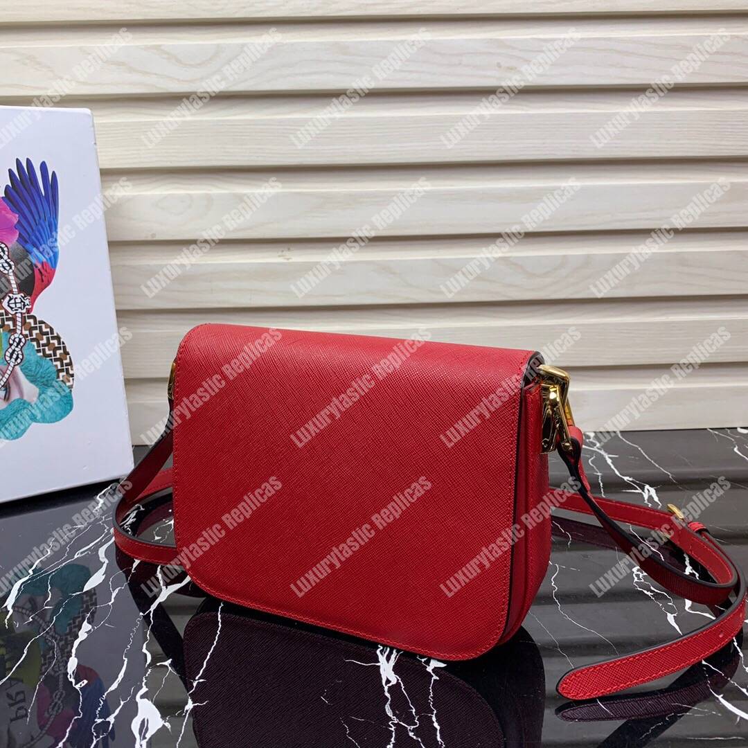 Pra*a emblème saffiano leather bag red