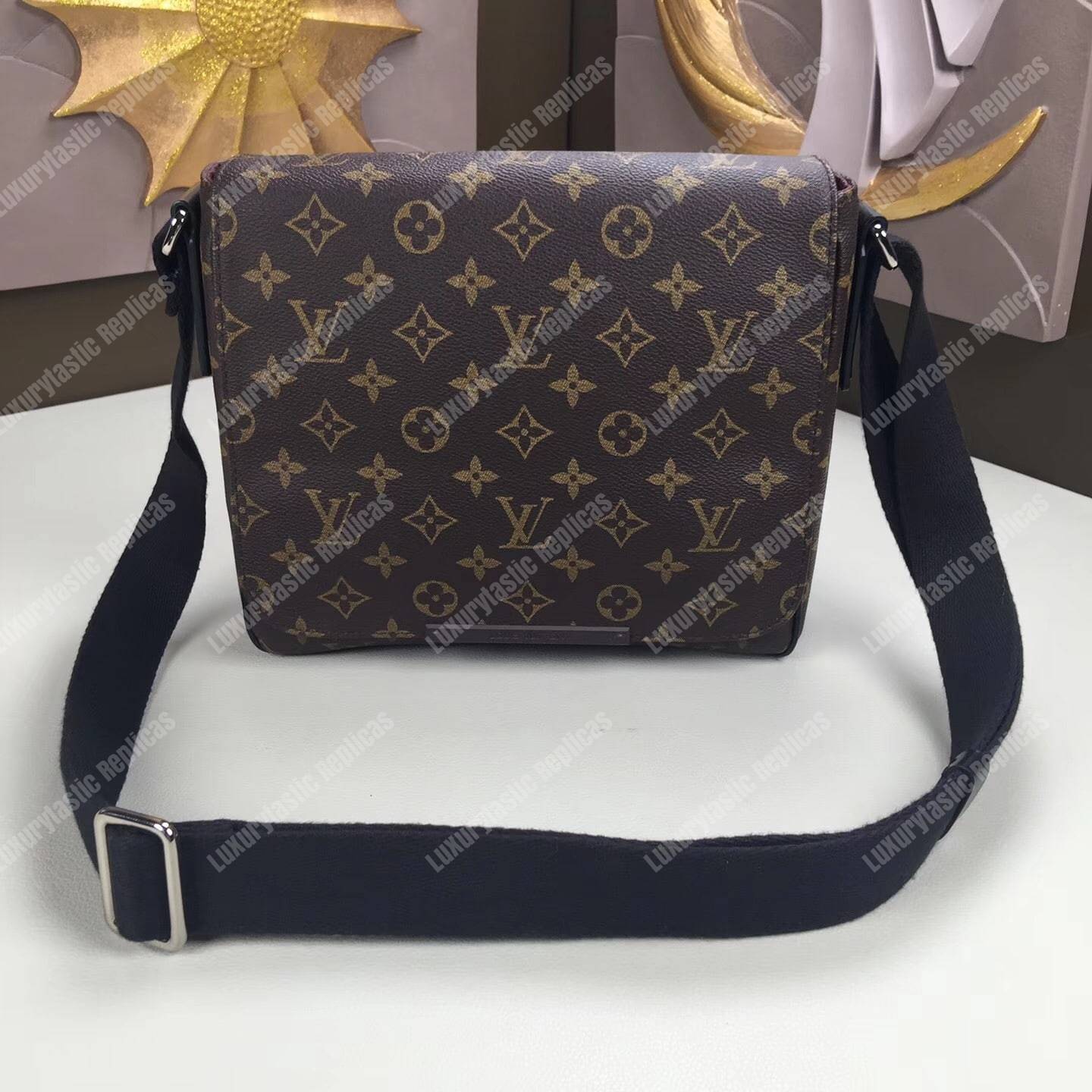 LV District MM Messenger Bag Monogram Canvas