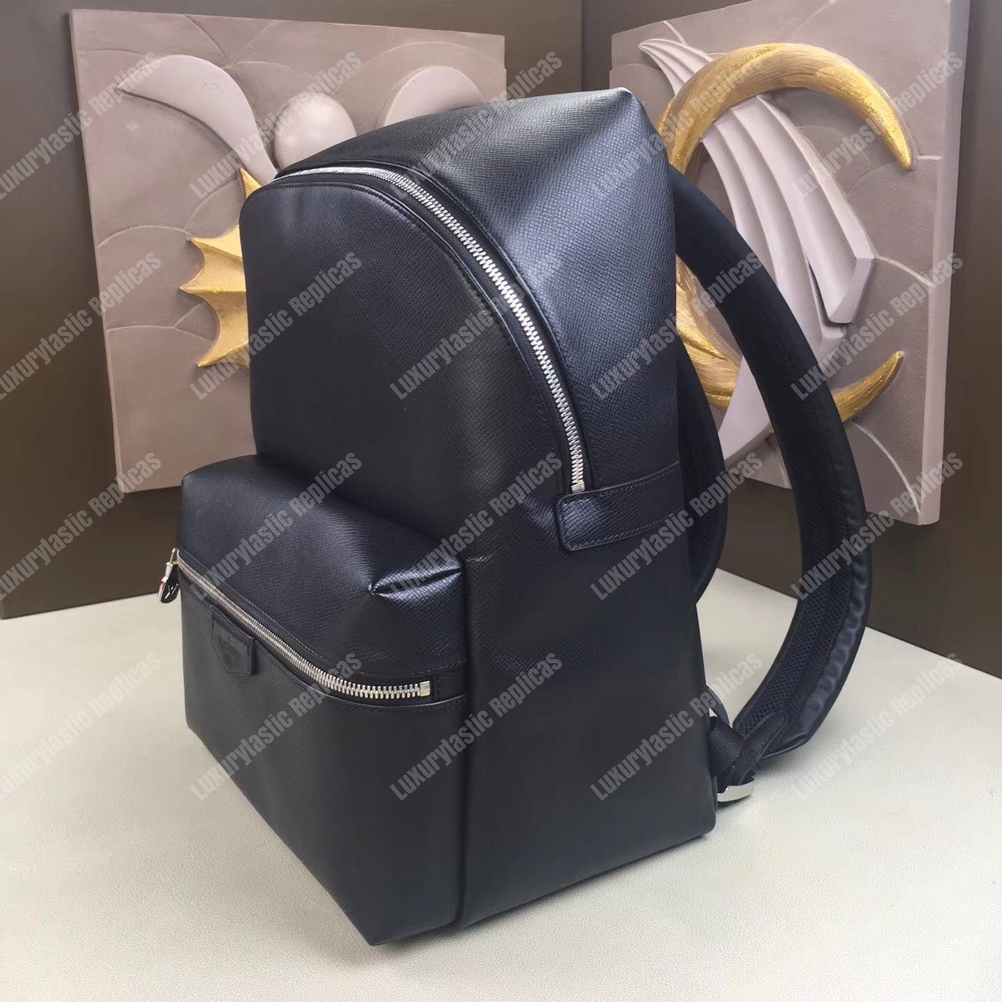 LV Discovery Backpack PM Taiga Leather Noir