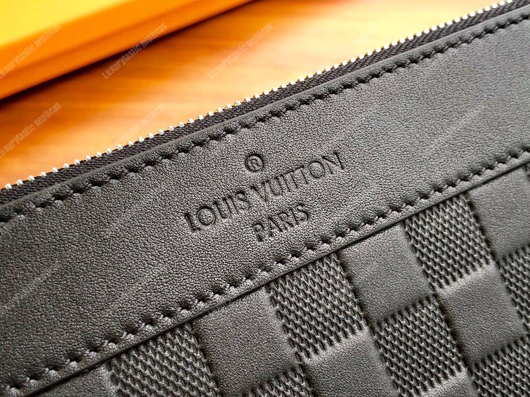 LV Discovery Pochette Damier Infini Black