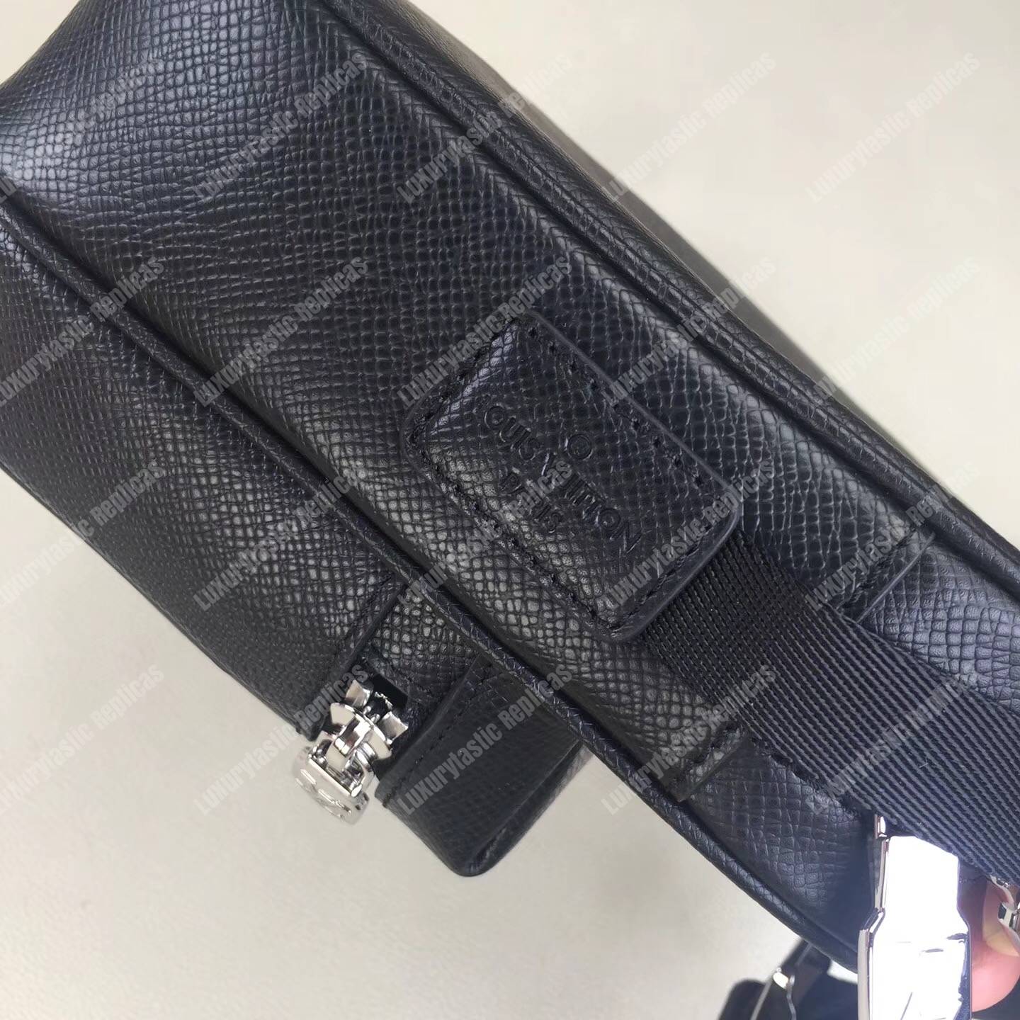 LV Outdoor Messenger PM Taiga Leather Noir
