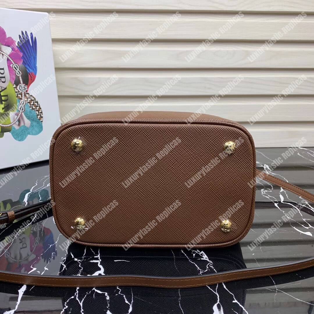 Pra*a panier medium straw bag dark brown