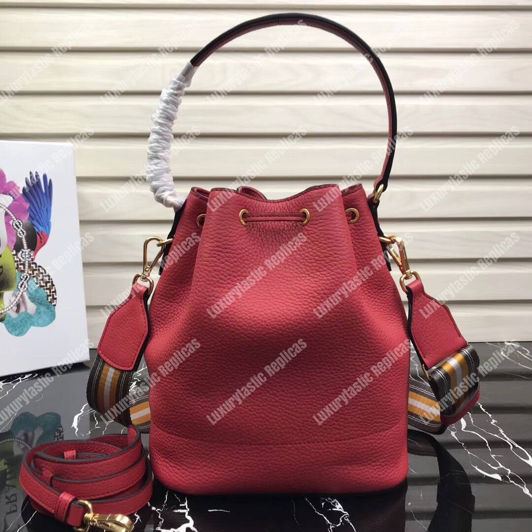 Pra*a leather bucket bag red