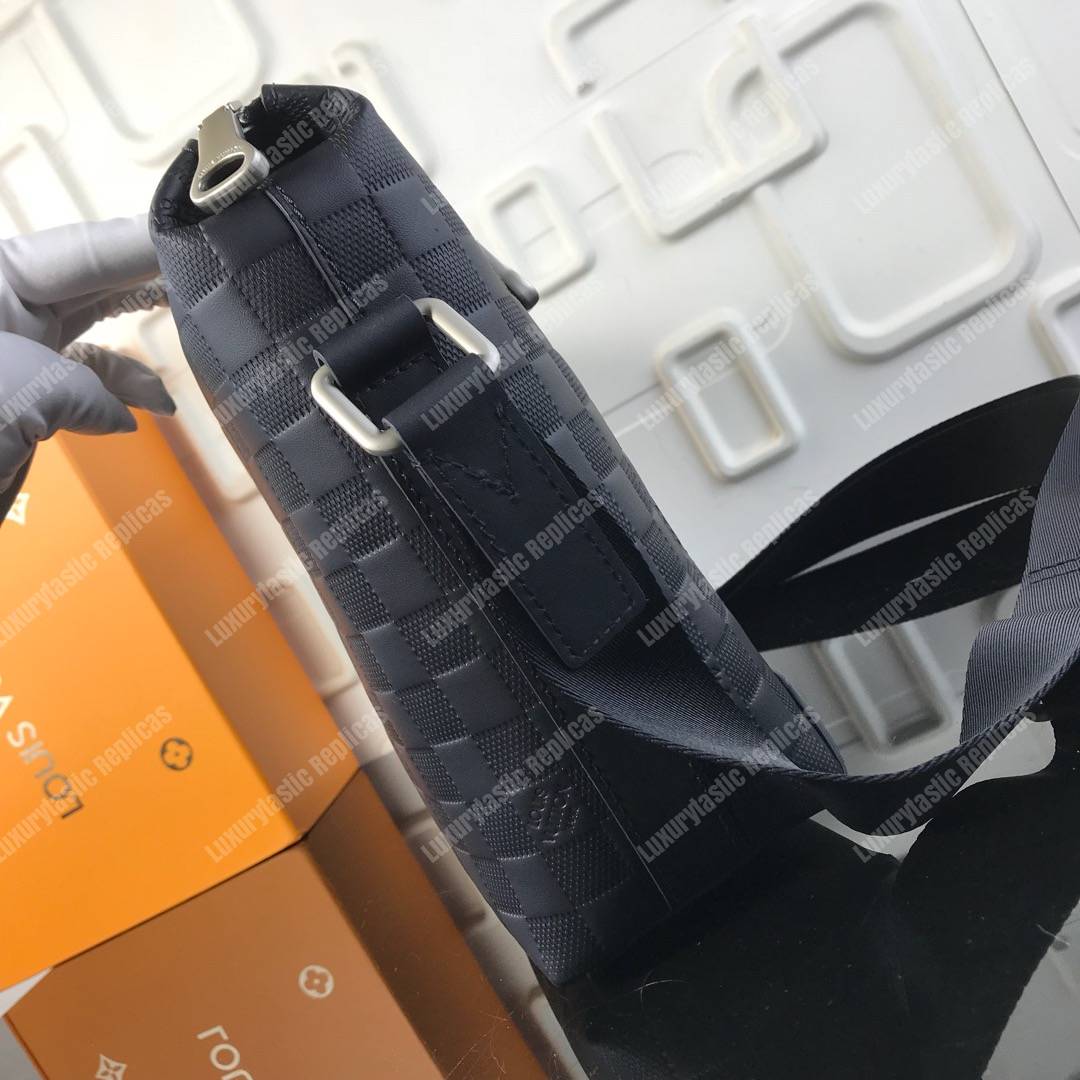 LV Discovery Messenger PM Damier Infini Leather Onyx