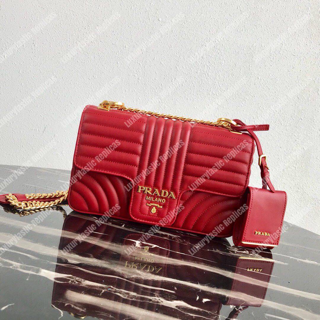Pra*a diagramme medium leather bag red