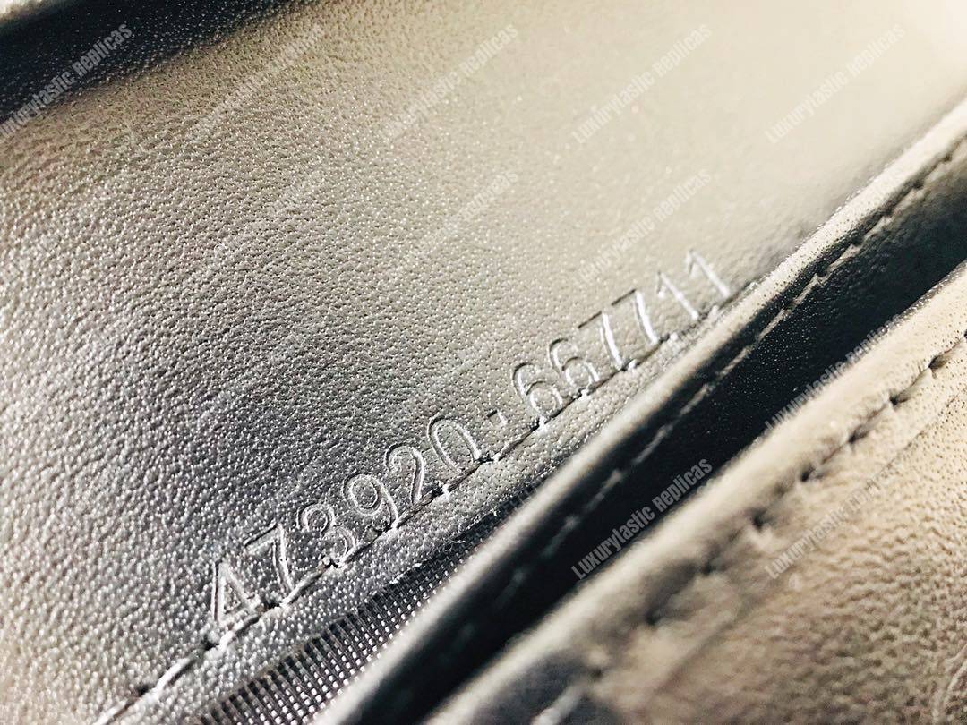 G*u*i signature long wallet with metal gg