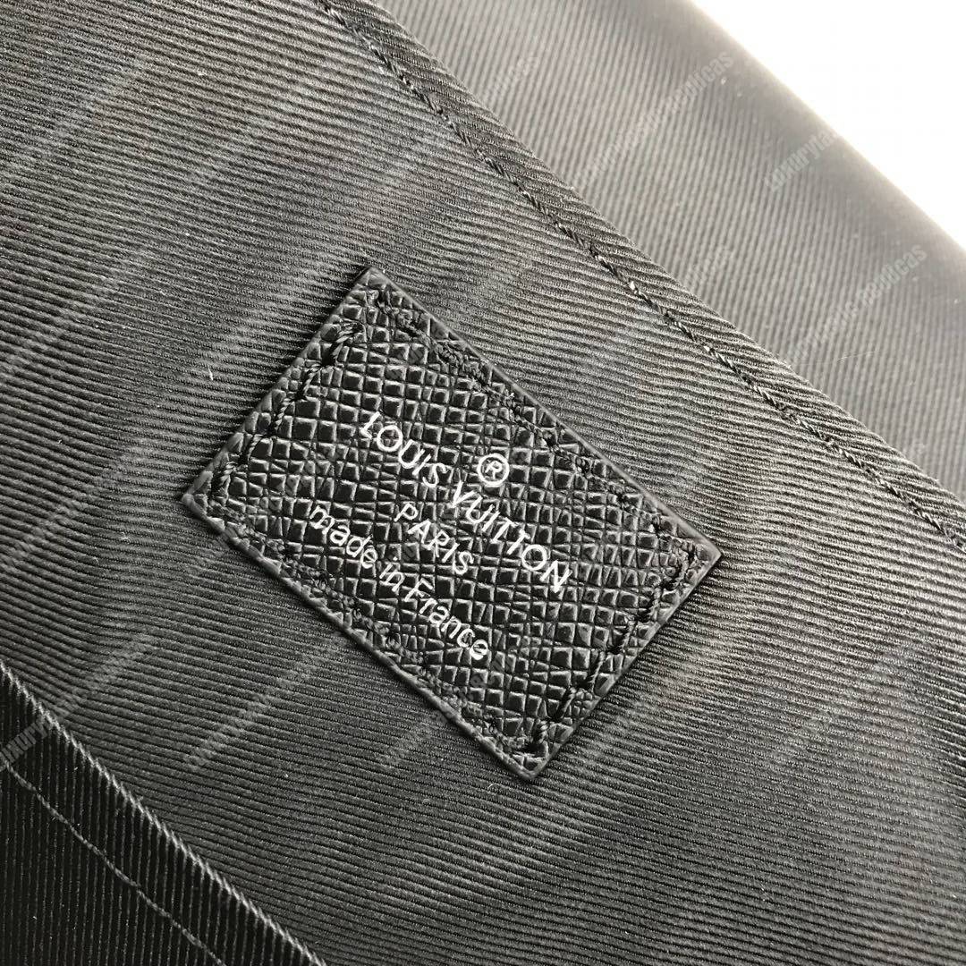 LV Roman PM Taiga Leather Noir