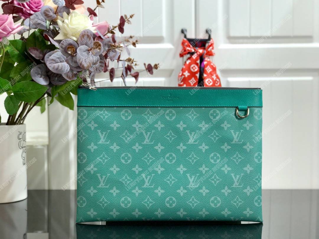 LV Discovery Pochette Monogram Vert