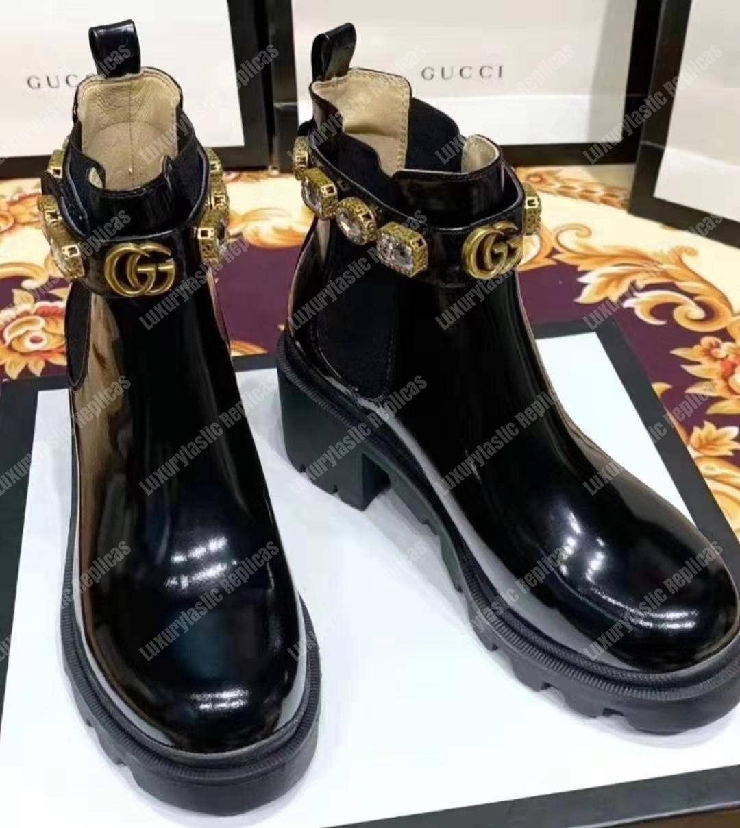 G*u*i leather ankle boot with belt