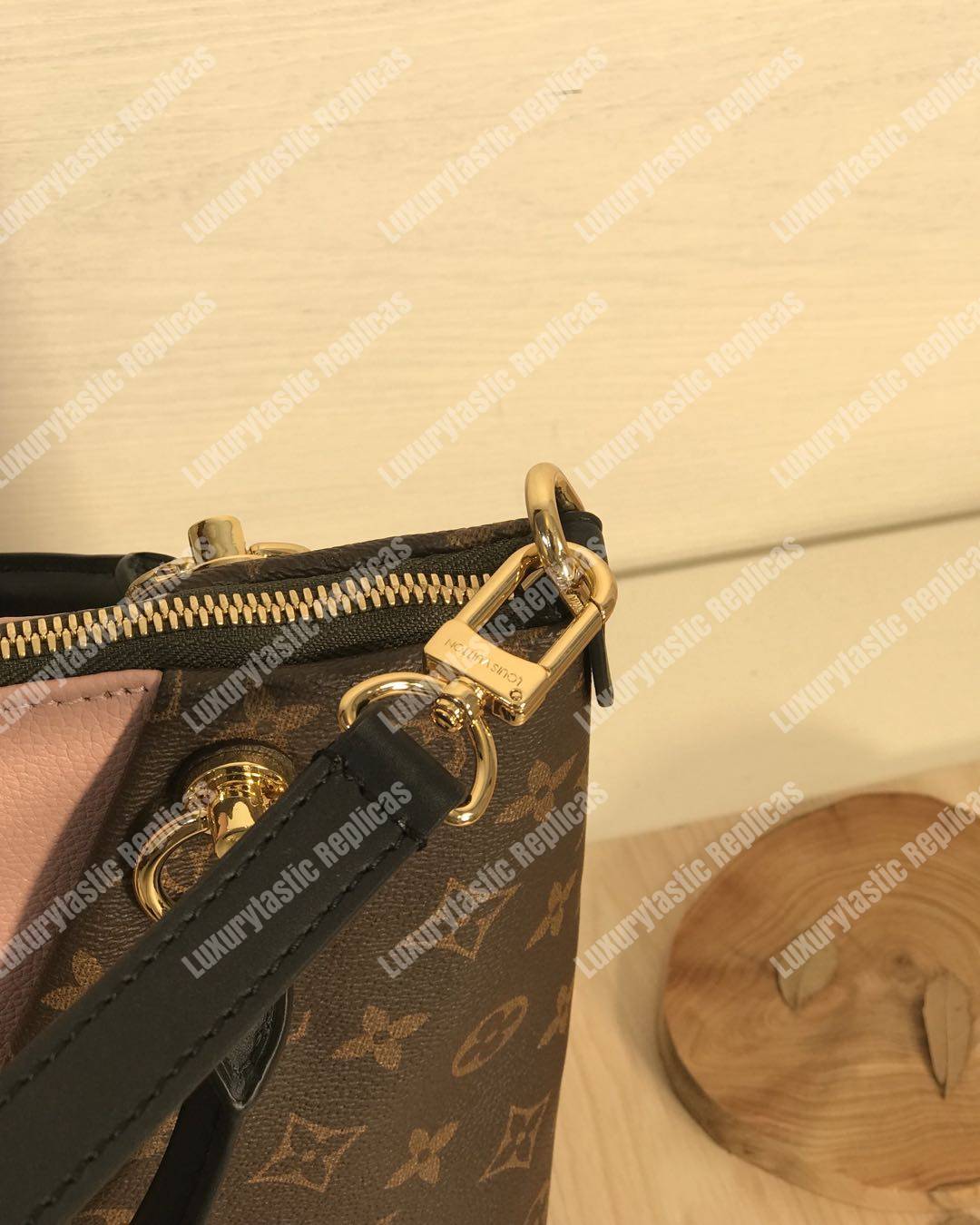 LV V Tote MM