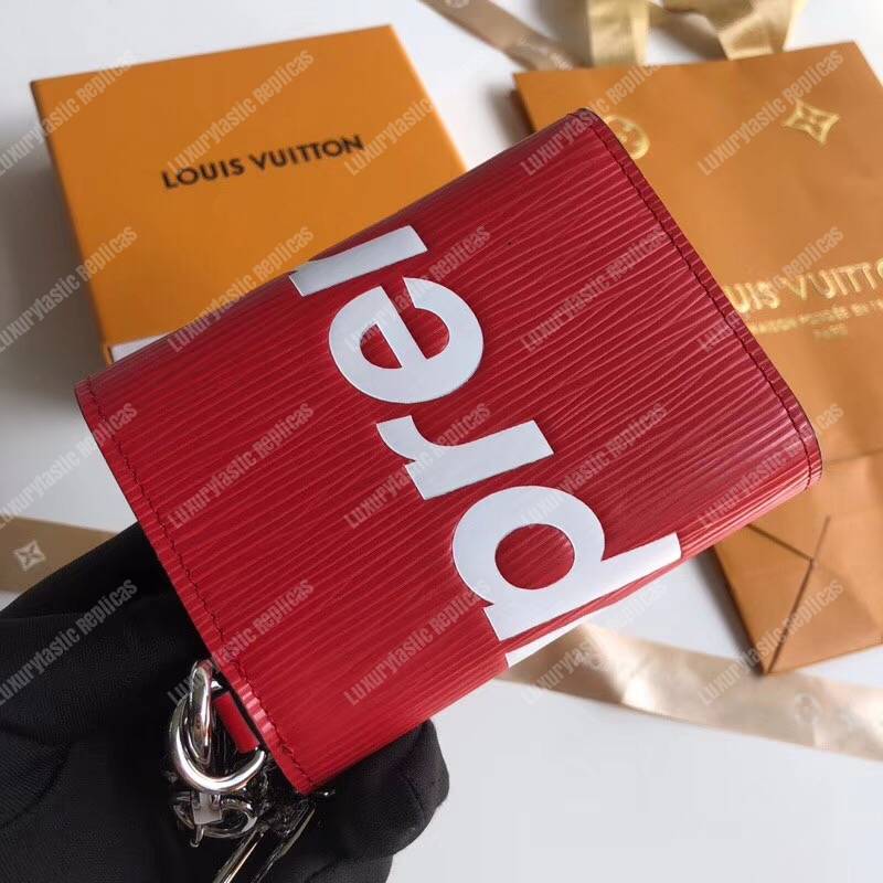 l**is V*t*n x sup*e rivets chain wallet epi canvas red