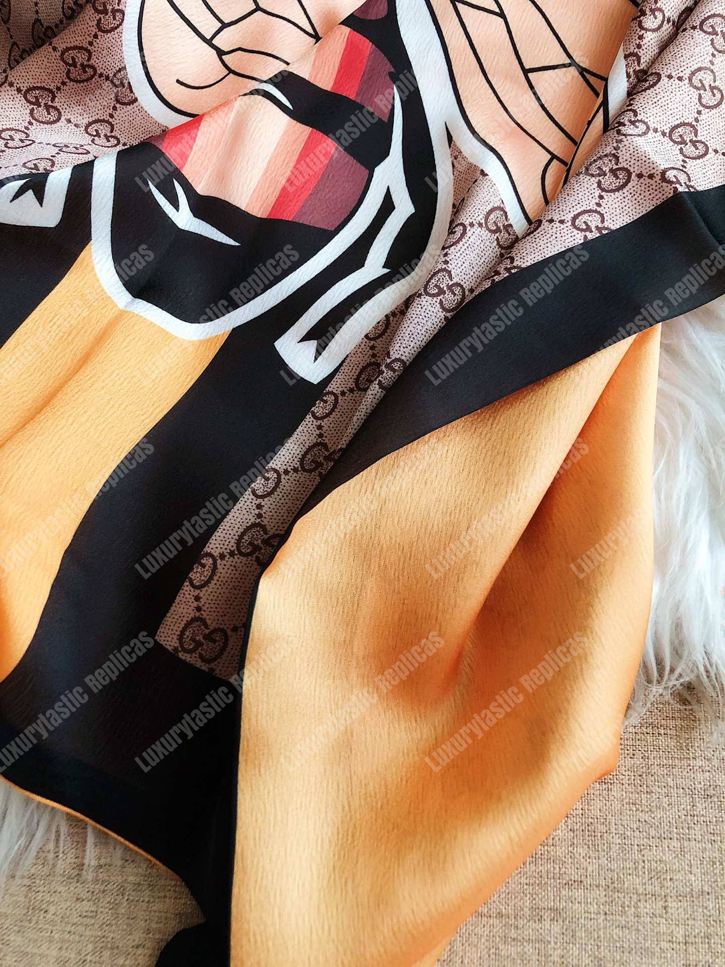G*u*i bee print wool stole black