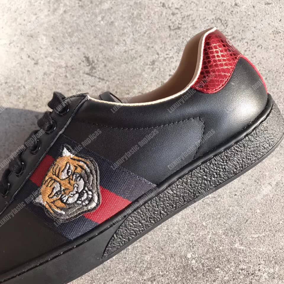 G*u*i ace embroidered tiger sneaker black