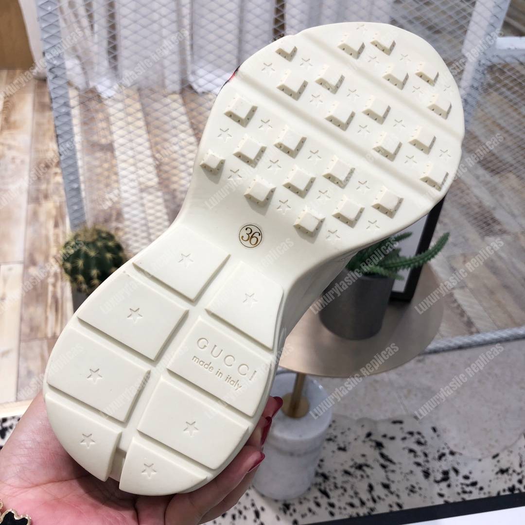 G*u*i rhyton sneaker with mouth print