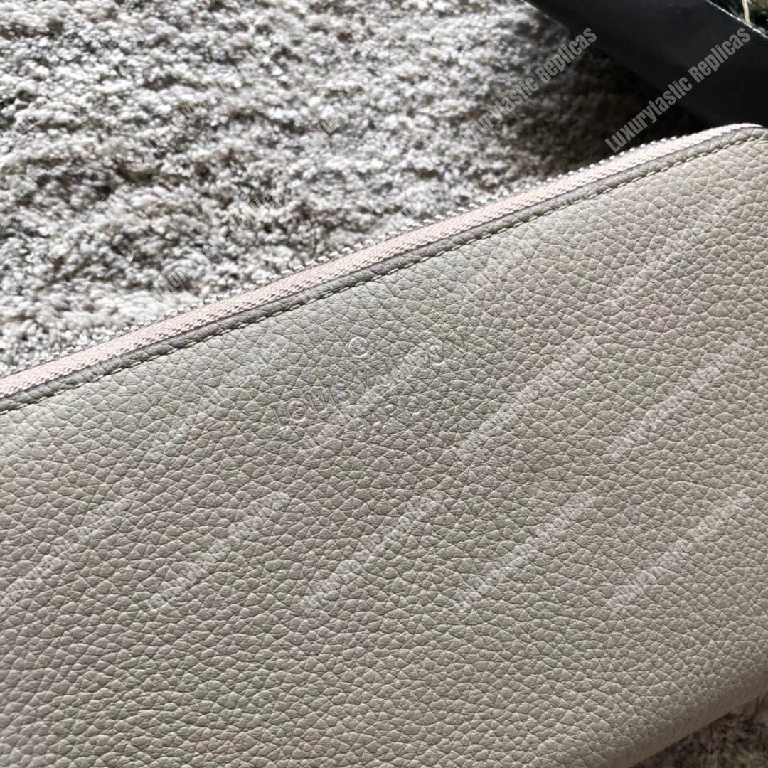 LV Comete Wallet Autres Cuirs Galet