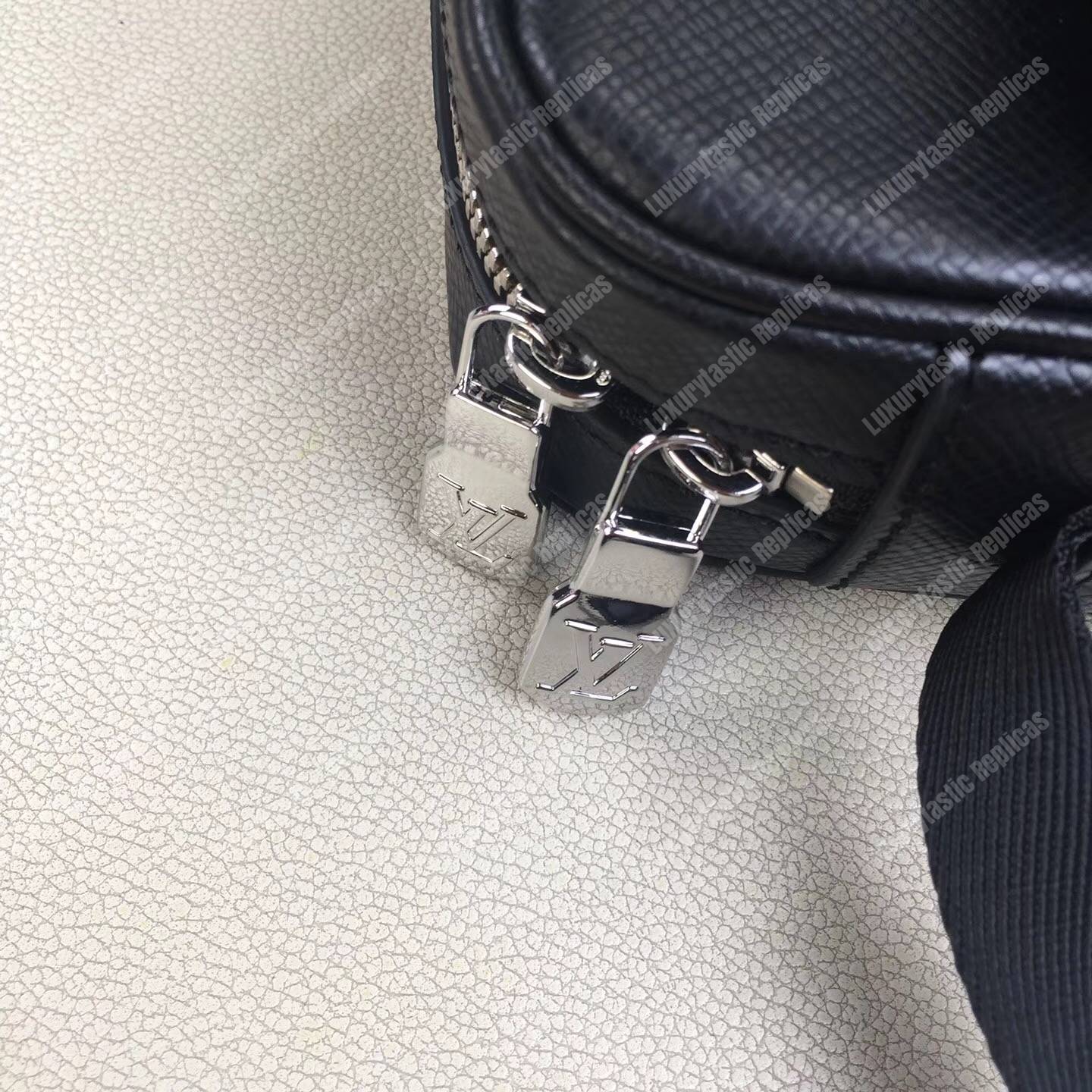 LV Outdoor Messenger PM Taiga Leather Noir