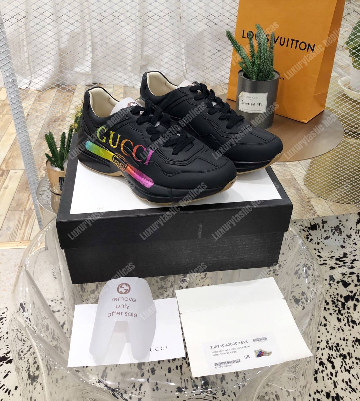 G*u*i rhyton leather sneaker with multicolour G*u*i logo
