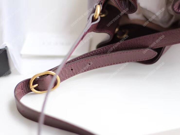 G*u*i ophidia bucket bag maroon