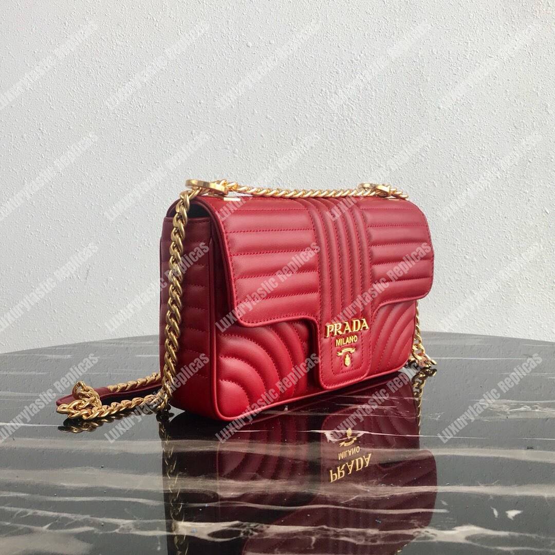 Pra*a diagramme medium leather bag red