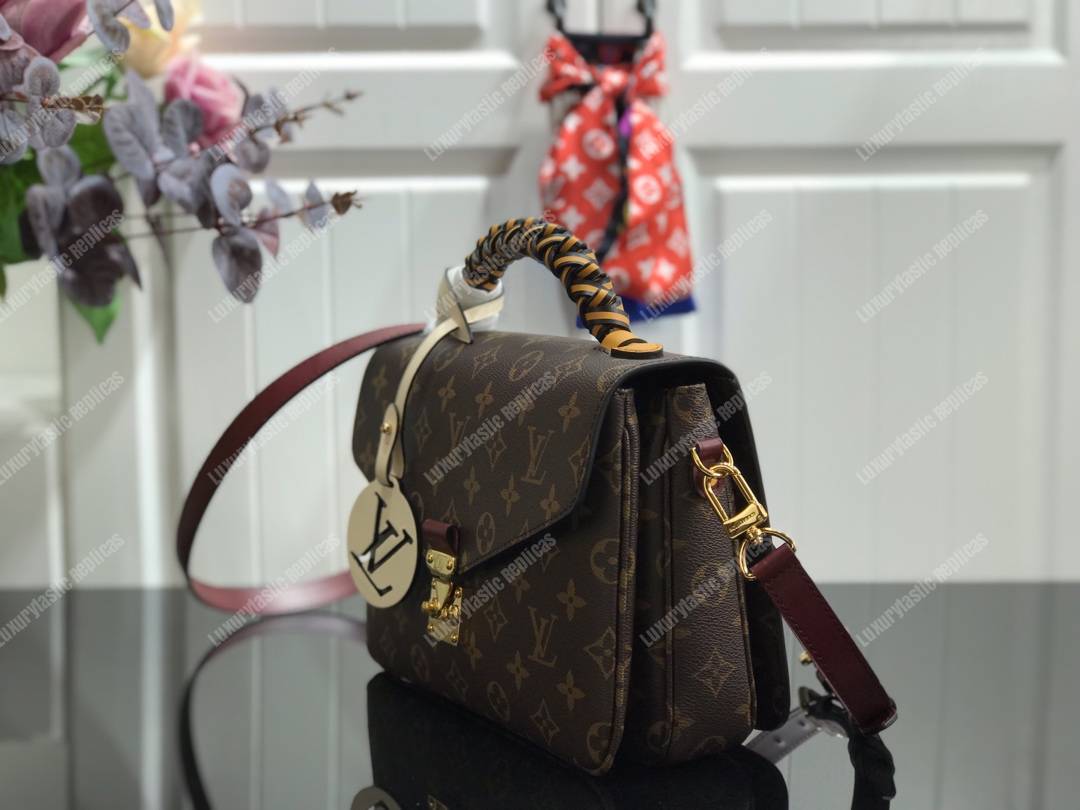 LV Pochette Métis Monogram Canvas Crème Beige