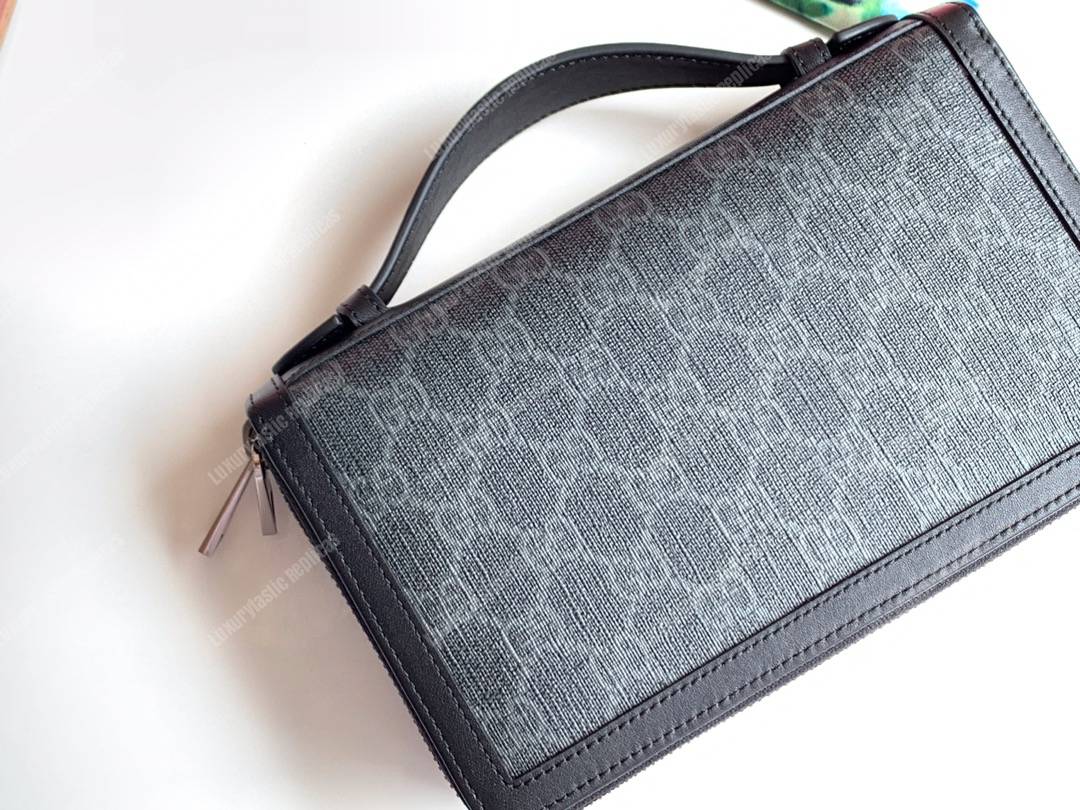 G*u*i gg sup*e travel document case