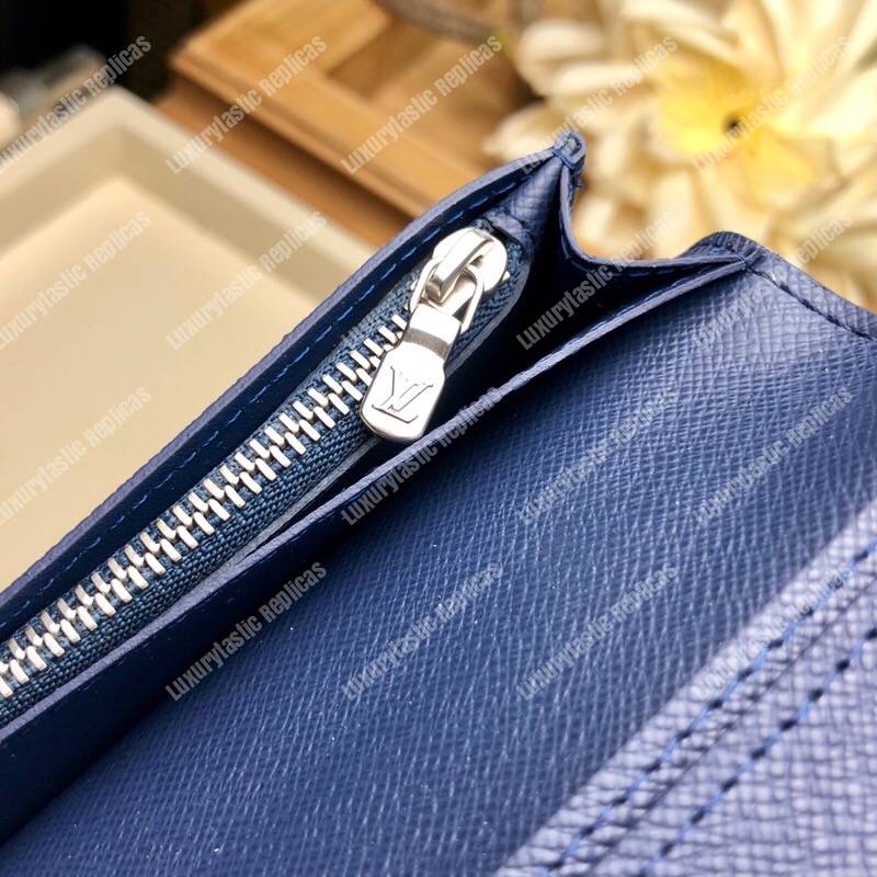 LV Brazza Wallet Taïga Leather Bleu Marine