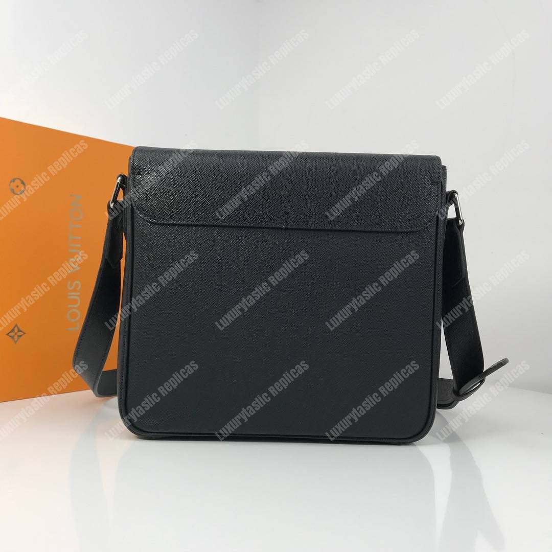 LV Roman PM Taiga Leather Noir