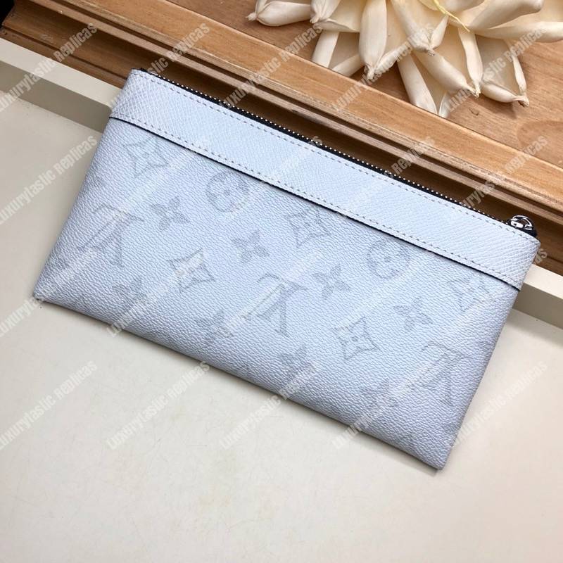 LV Discovery Pochette PM K45 Taiga Monogram