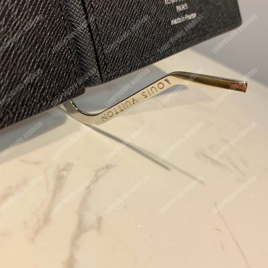 LV Pince Wallet Taiga Leather Noir