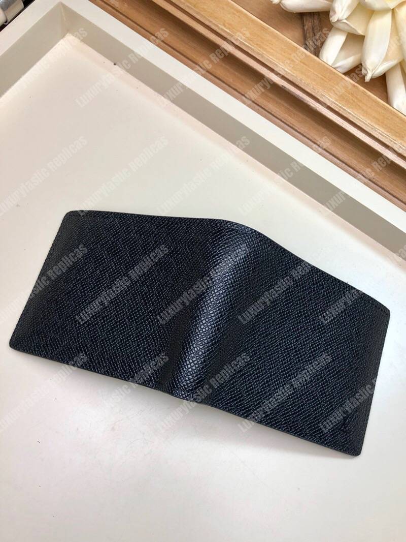 LV Multiple Wallet Taiga Leather Noir