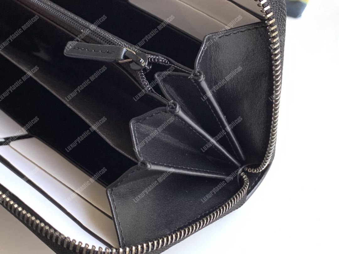 G*u*i kingsnake print gg sup*e zip around wallet black