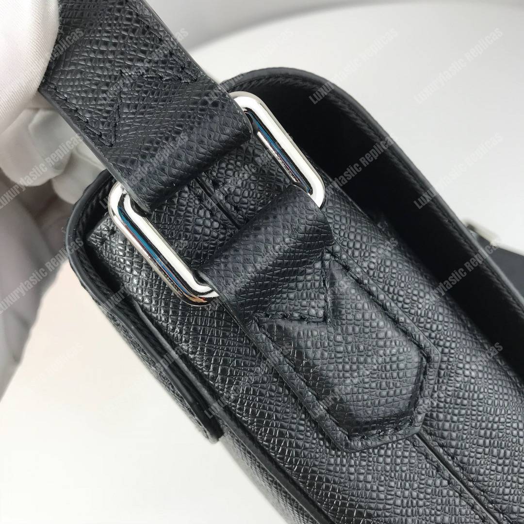 LV Roman PM Taiga Leather Noir