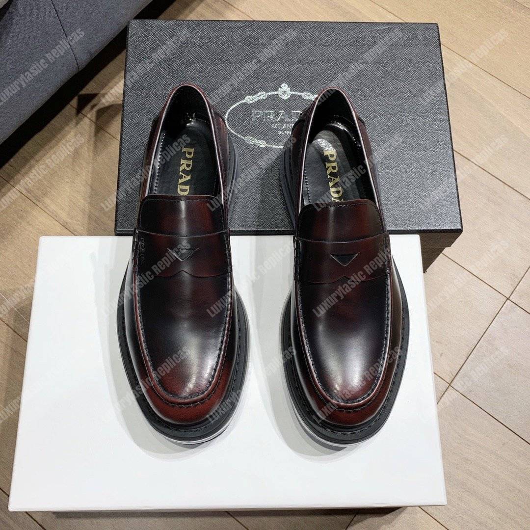 Pra*a leather loafer brown