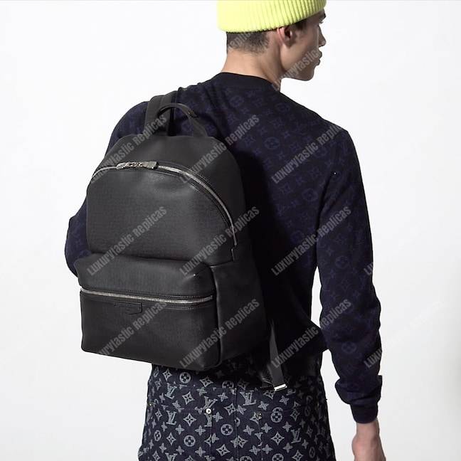 LV Discovery Backpack PM Taiga Leather Noir