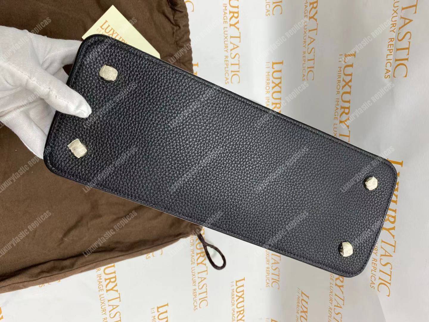 LV Capucines MM Taurillon Leather Noir Electric