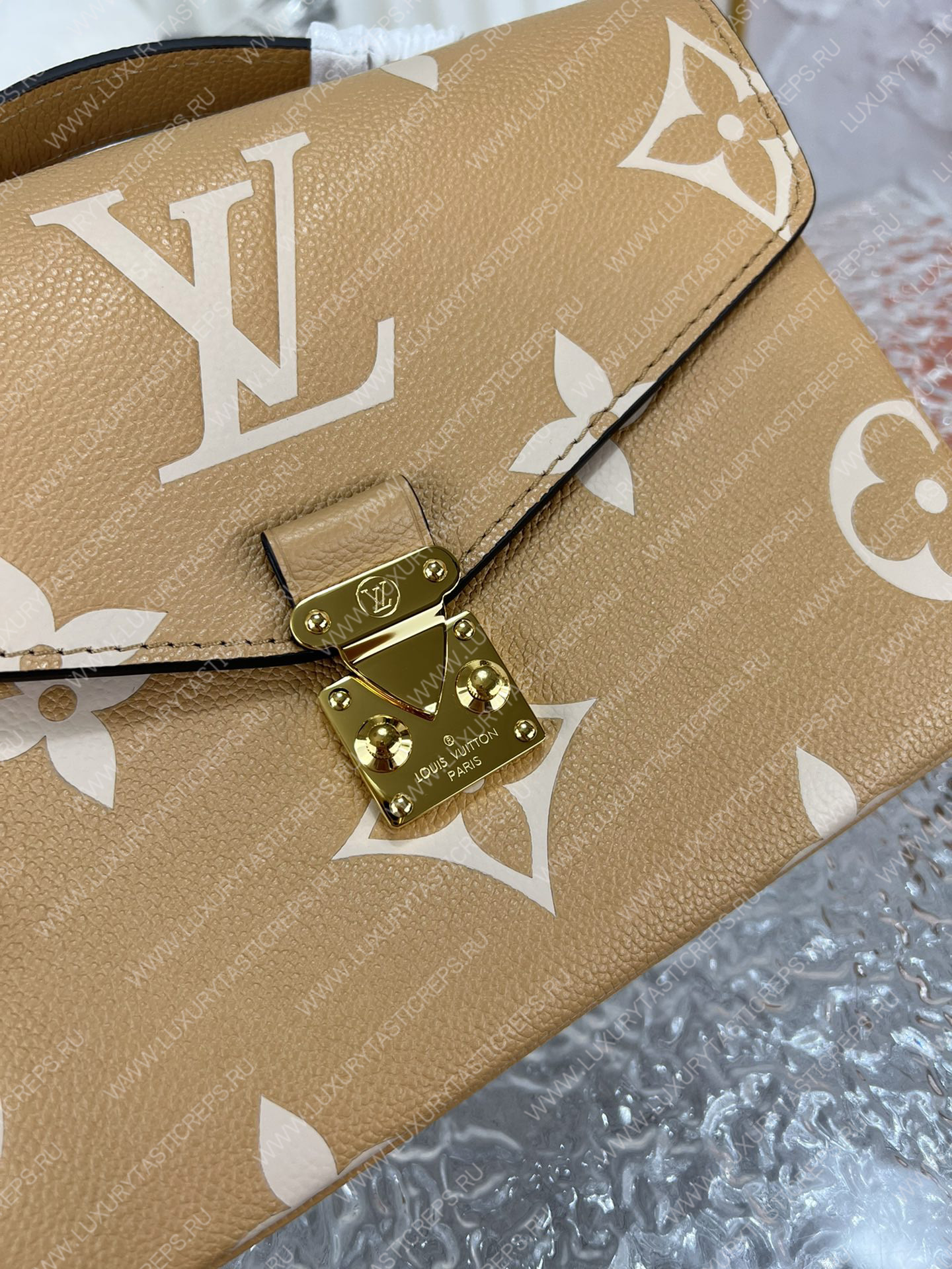 l**is V*t*n lv pochette mÉtis​ beige/cream m45809