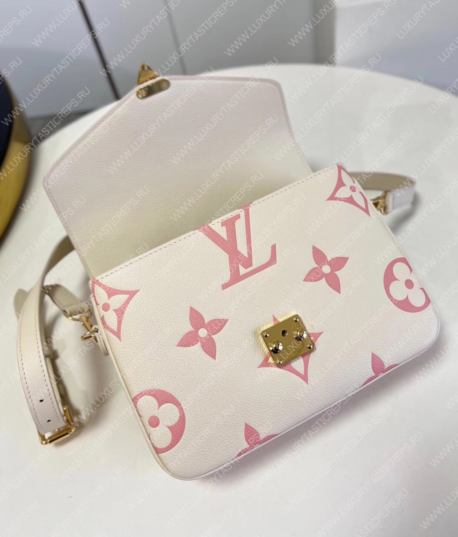 l**is V*t*n lv pochette mÉtis​ cream/pink m45809