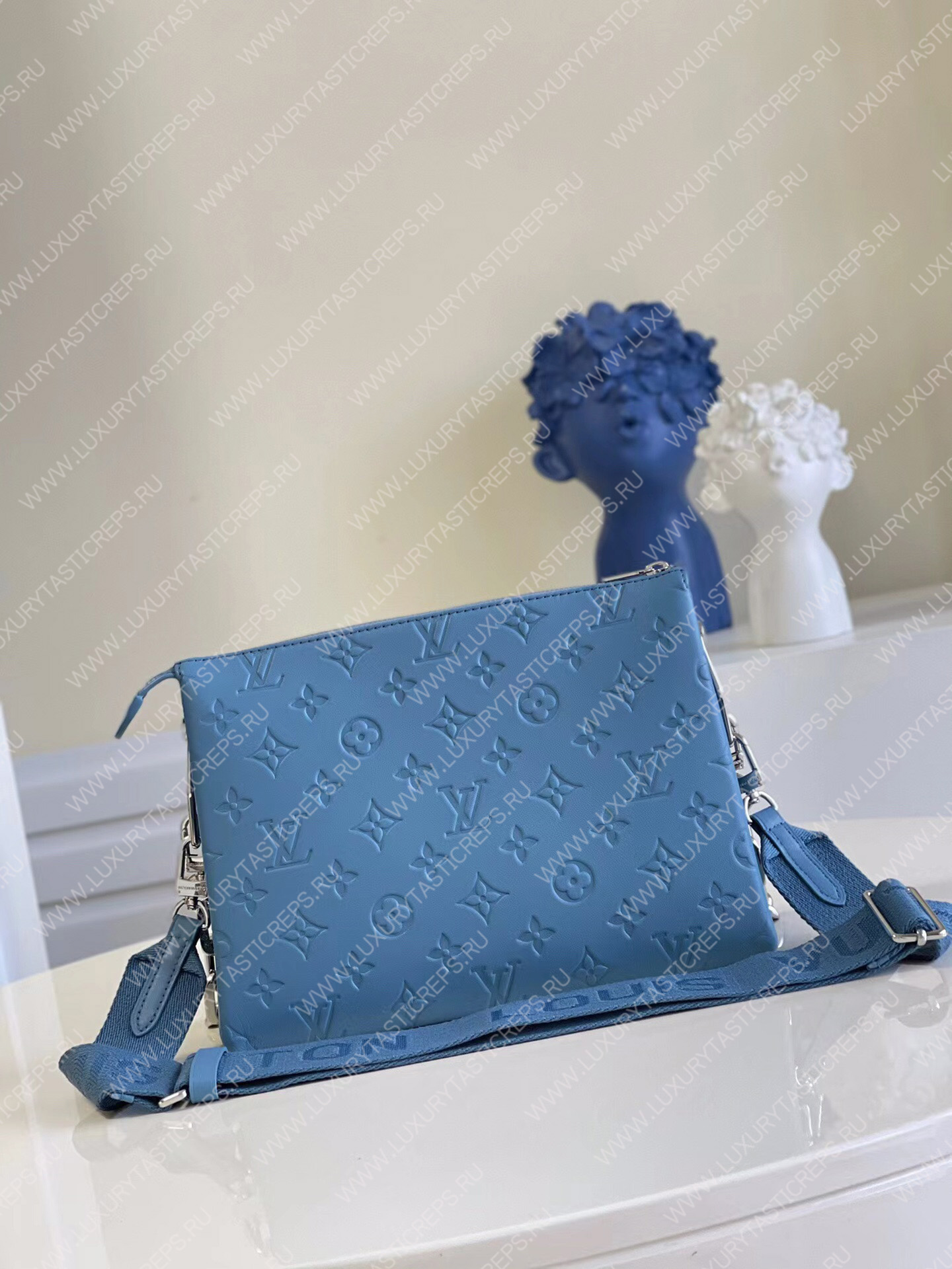 l**is V*t*n coussin pm blue m57793