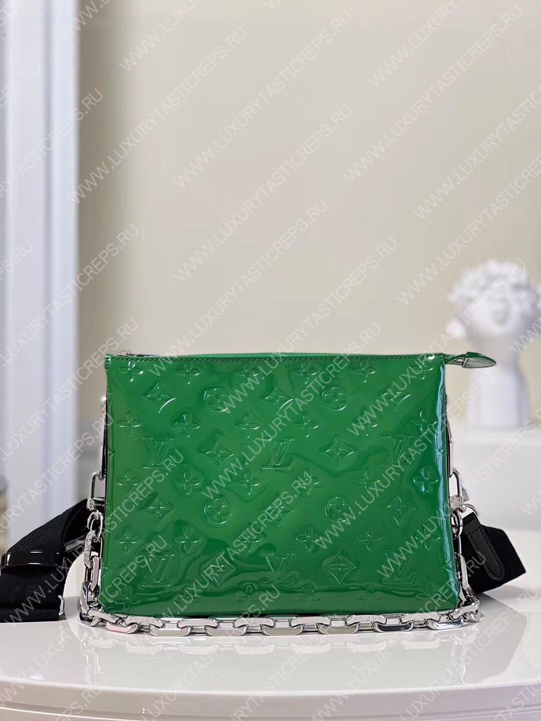 l**is V*t*n coussin pm green m57793