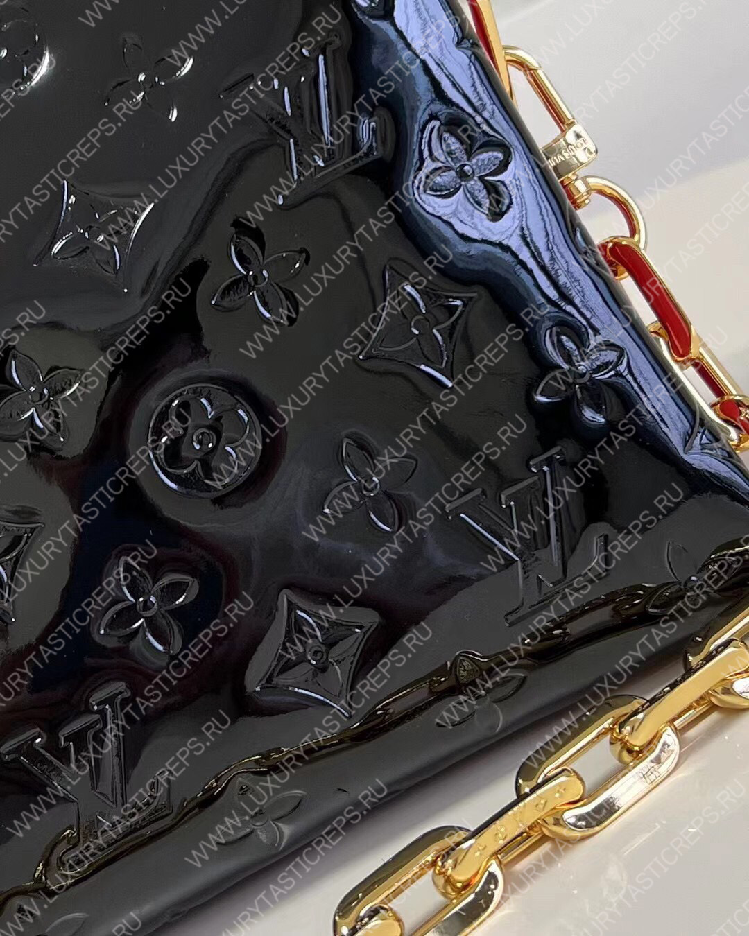 l**is V*t*n coussin pm black m57793