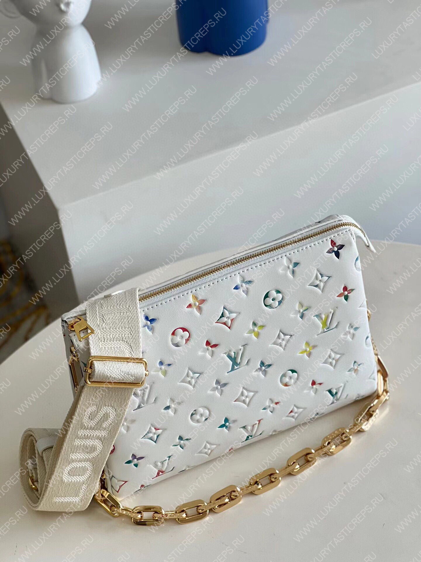 l**is V*t*n coussin pm white m57793