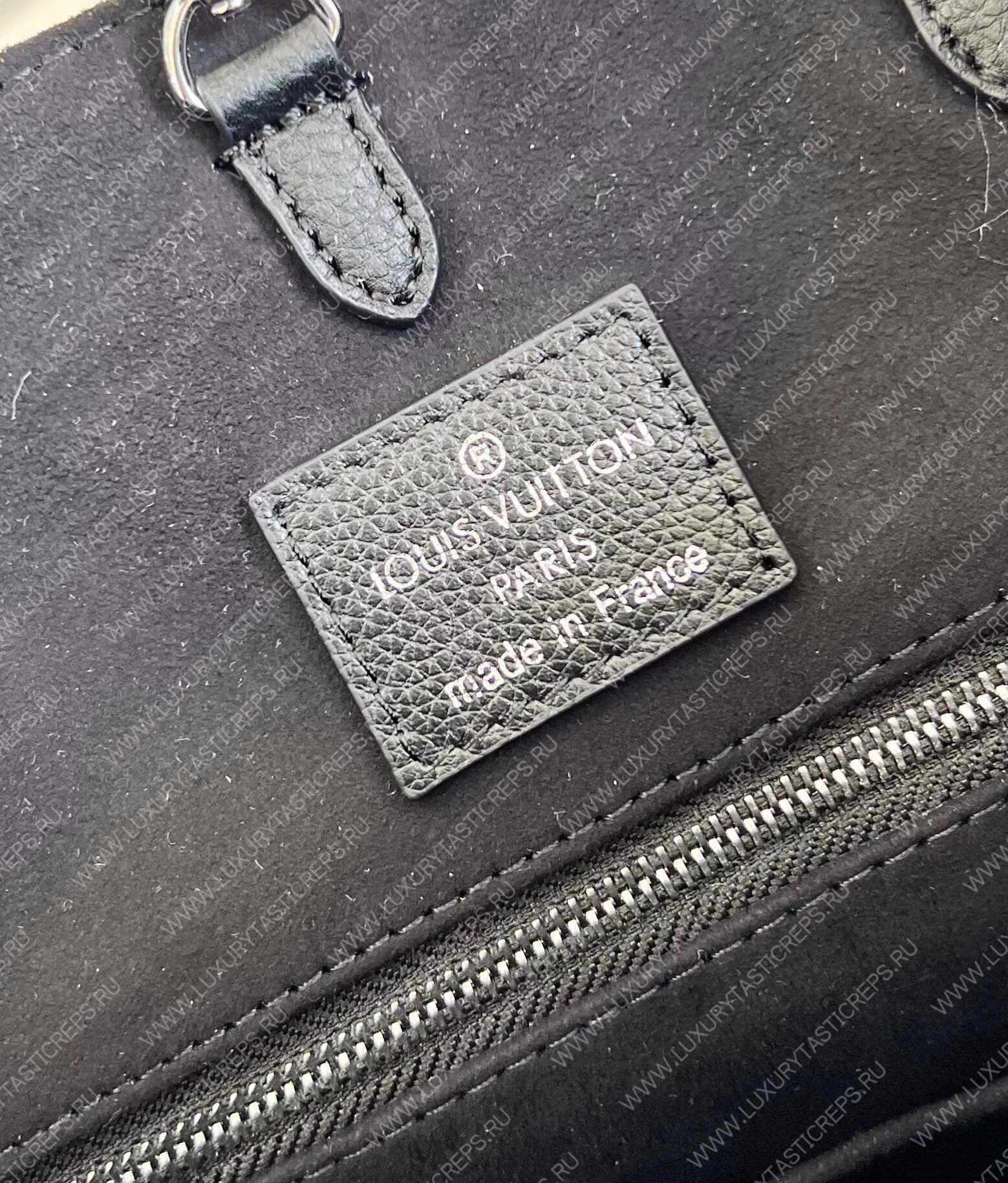 l**is V*t*n lv x yk onthego pm black and white m46412