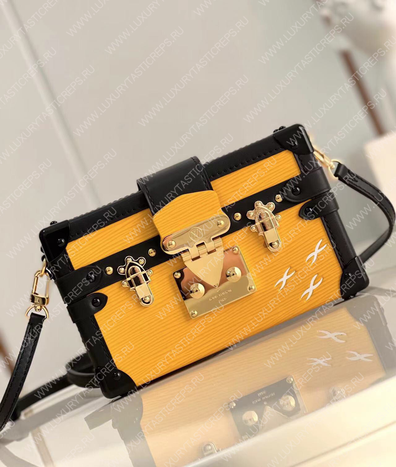 l**is V*t*n petite malle yellow m59179