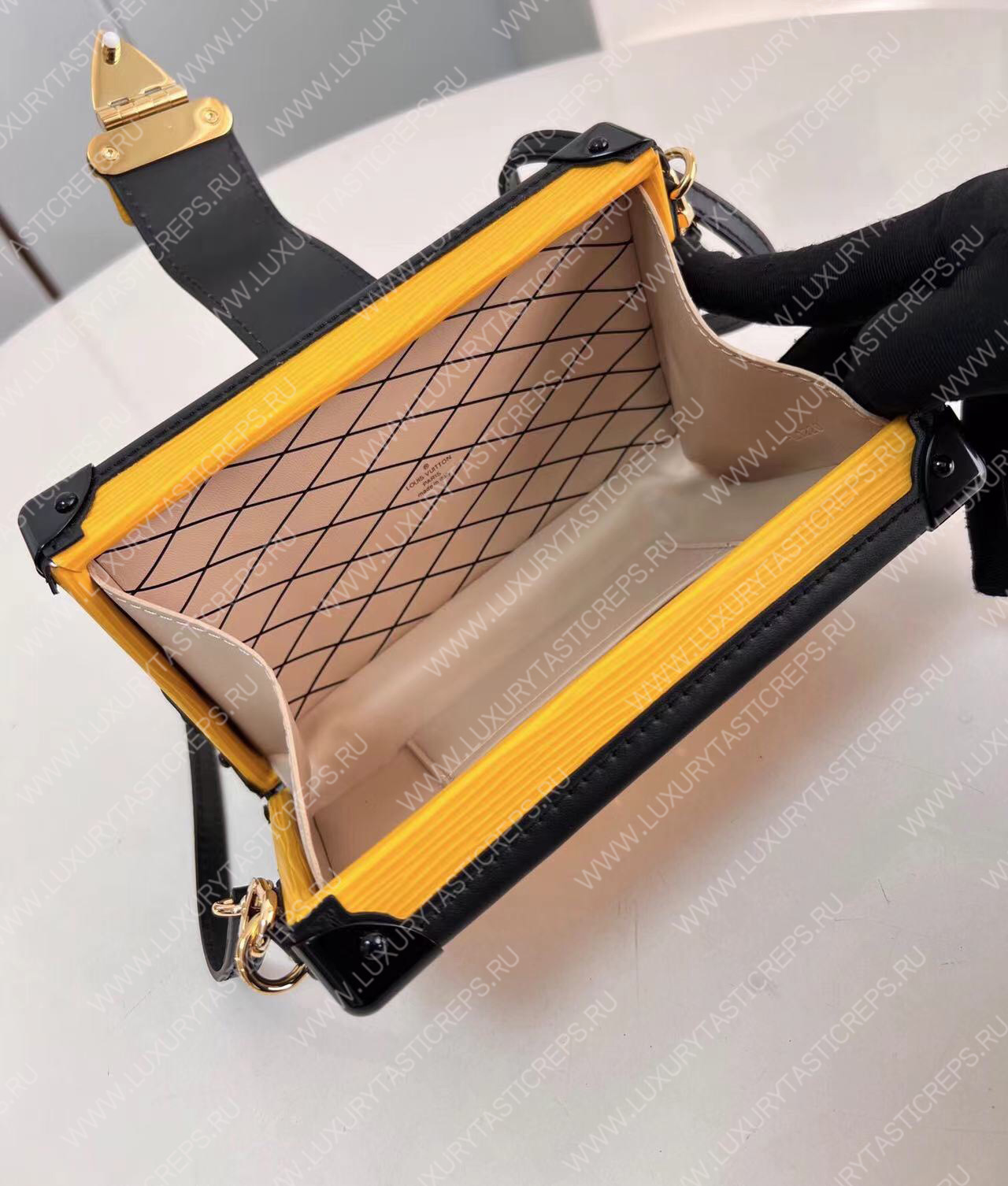 l**is V*t*n petite malle yellow m59179